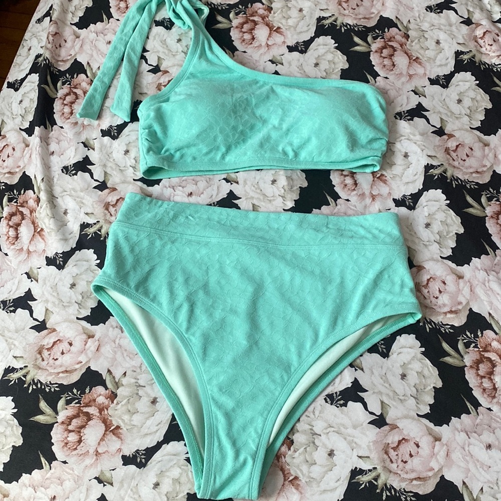 Bathing suit